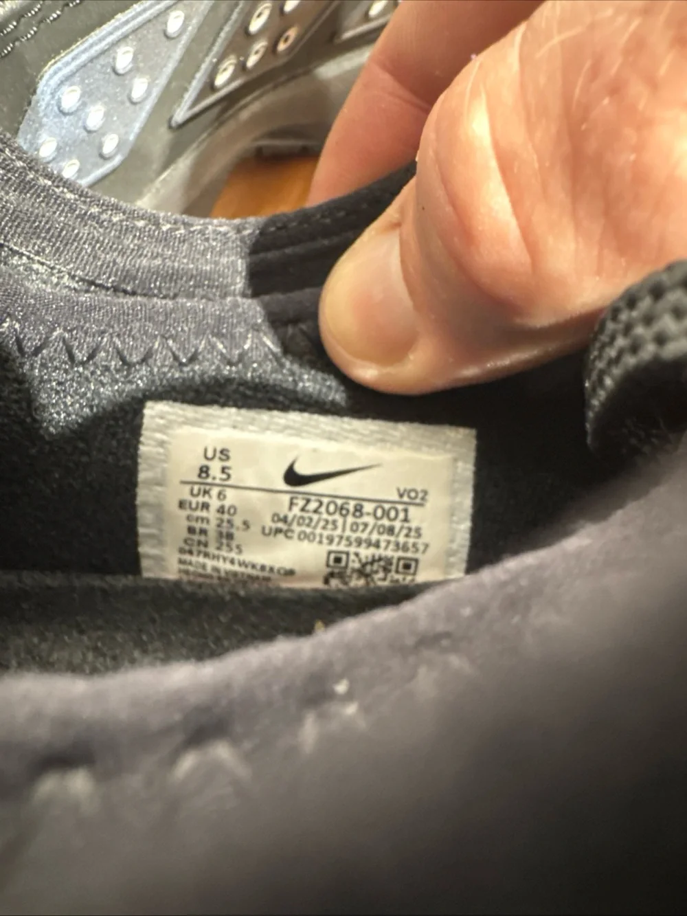 Nike sleek slip